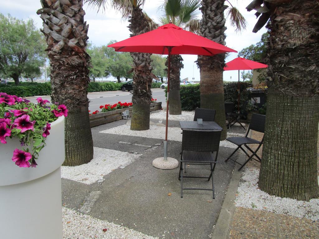 Hotel Azur Bord De Mer La Grande-Motte Exterior foto