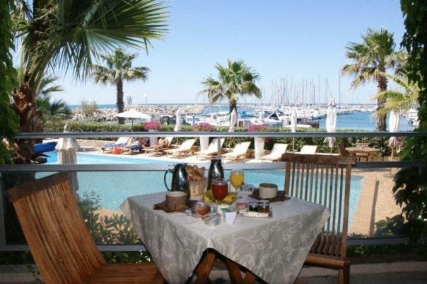 Hotel Azur Bord De Mer La Grande-Motte Exterior foto